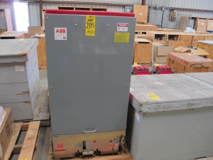 BREAKER, CIRCUIT TYPE, 3KA AMP RATING, 4.16K AC VOLT RATING, 3 POLE, POWER KIND. 60HZ. P/N C35233-777-03(00)(34)(43)(64) (W-44) LOADING & HANDLING FEE $15-